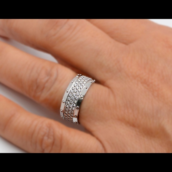 Louis Vuitton Diamond Emprise Ring, White Gold, LV - Picture 3 of 6
